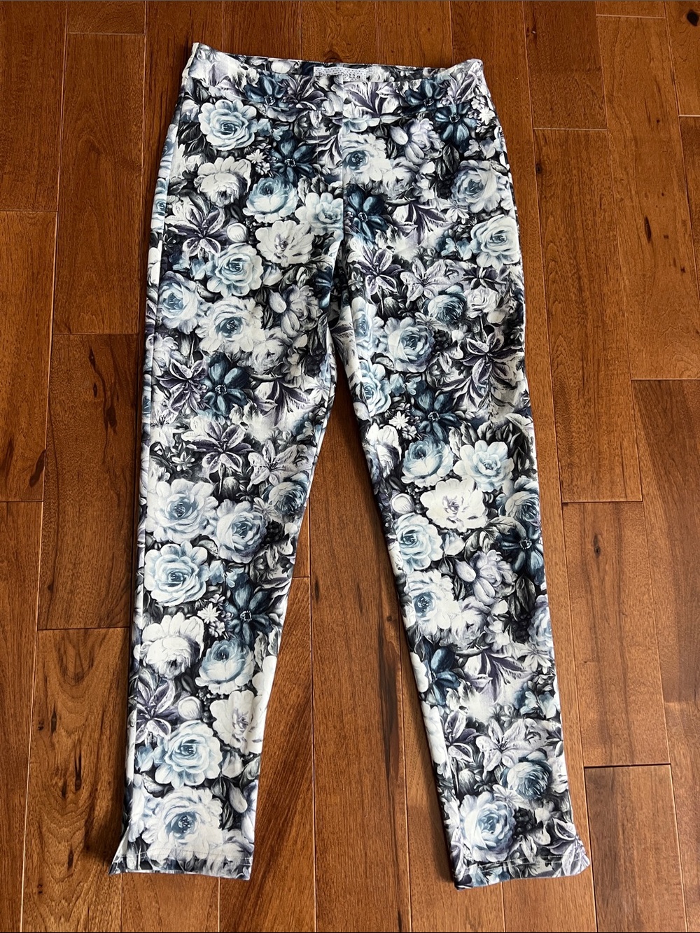 paper doll Blue and Gray Floral Jeggings